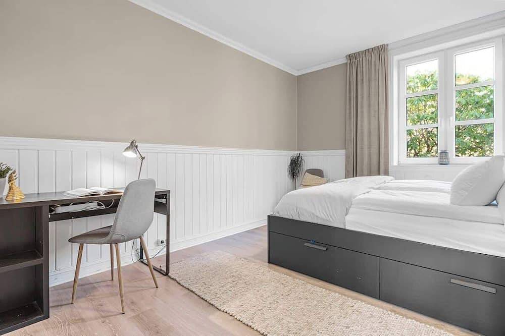 Ganze Wohnung, Spacious Bergen Apartment with Terrace & Parking in Bergenhus, Bergen