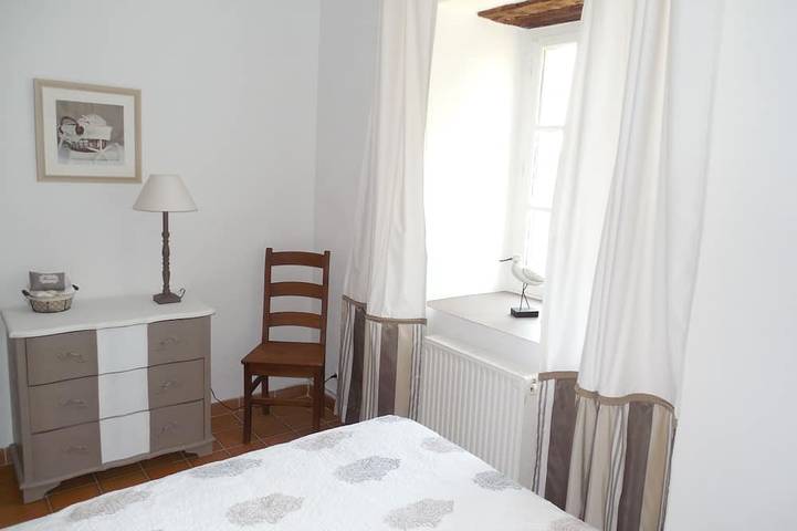 Gîte pour 4 personnes, avec jardin ainsi que piscine et jacuzzi à Douzains - 4