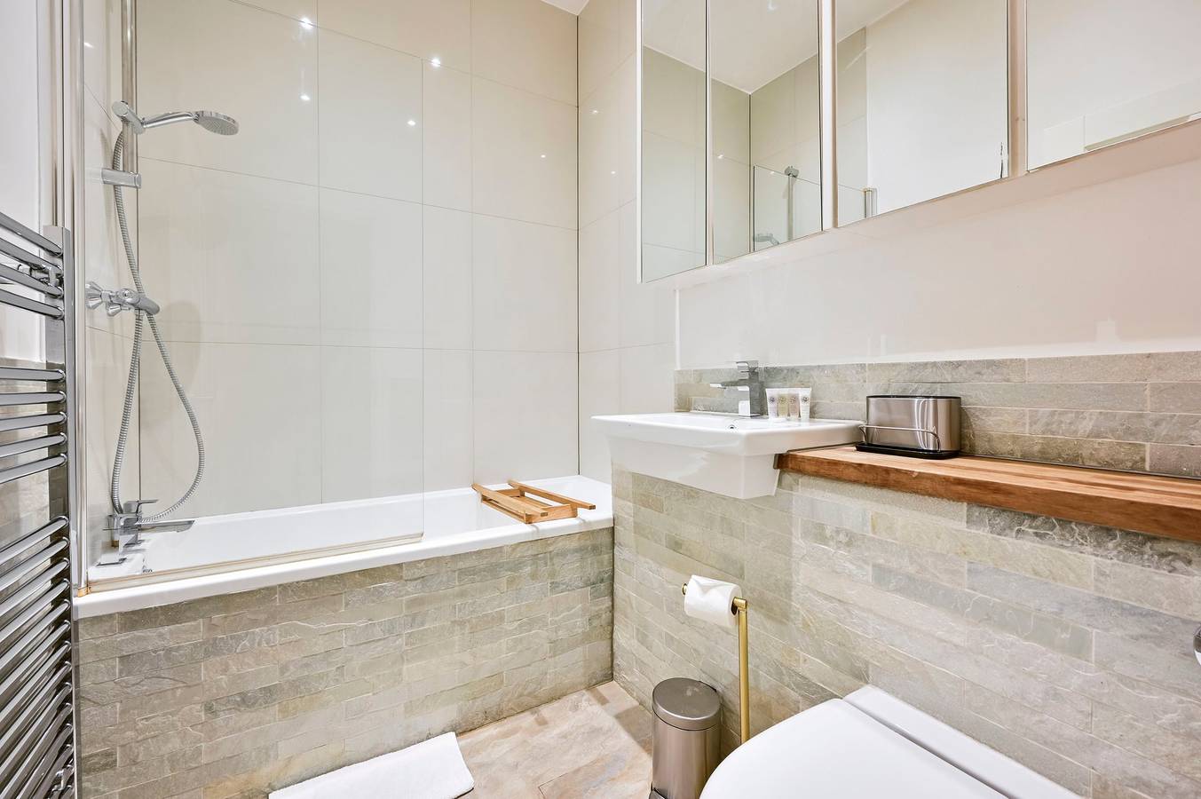 Entire apartment, Guestready - Sublime hideaway in Earl's Court in Kensington and Chelsea, London