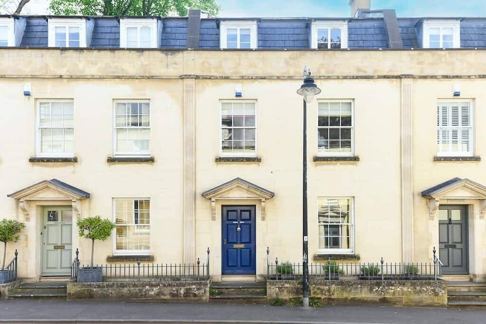 Spacious Townhouse, Private Parking, Central Wells in Wells, Somerset