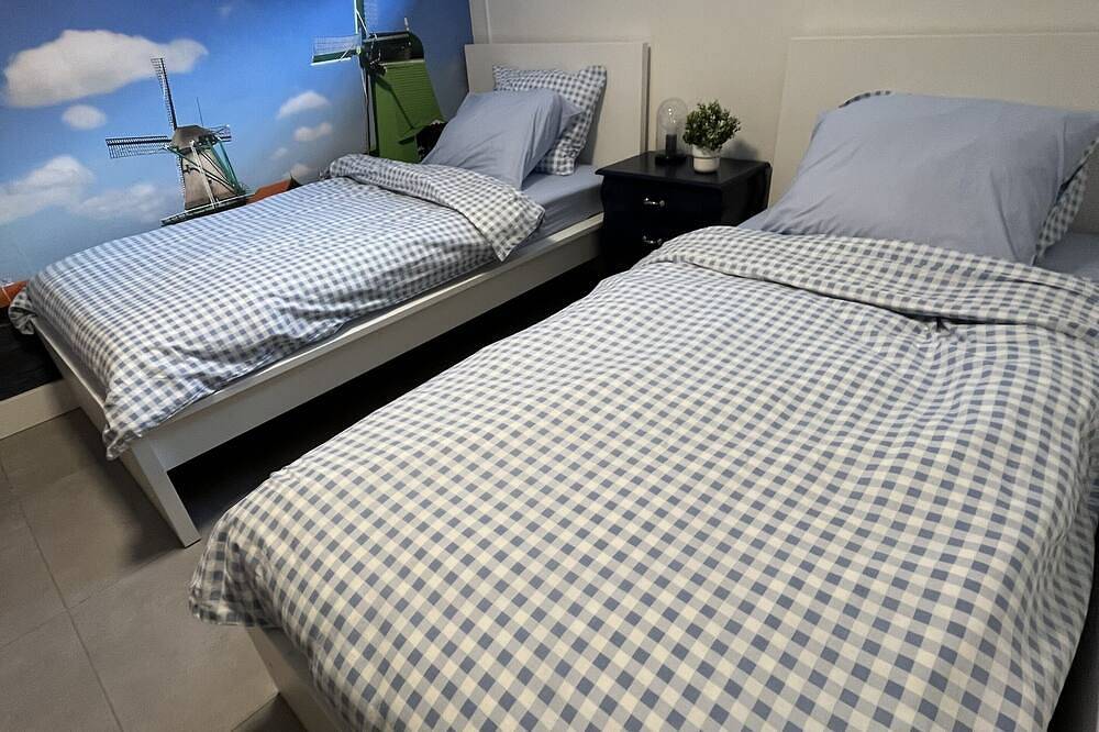 Entire apartment, Pakhuis Behind near Amsterdam & Zaanse Schans in Wormerveer, Dutch Coast