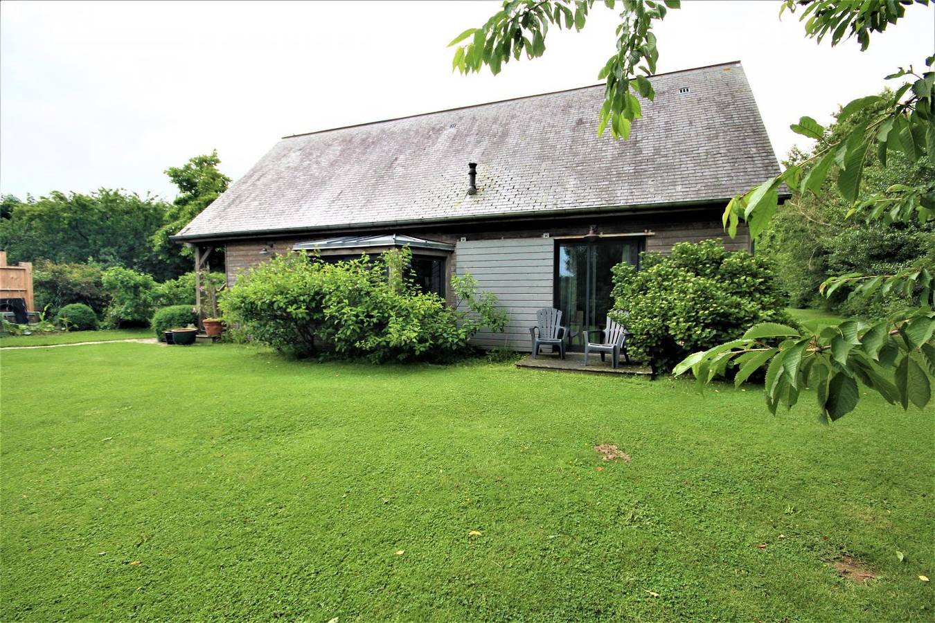Les Roses Trémières in Saint-Vaast-Dieppedalle, Le Havre region