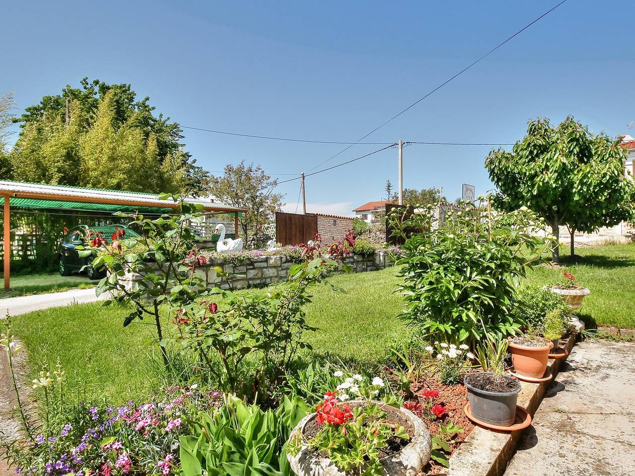 Ganze Wohnung, Charmantes Apartment nur 200 Meter zum Strand mit Meerblick und Grill in Zambratija, Umag und Umgebung