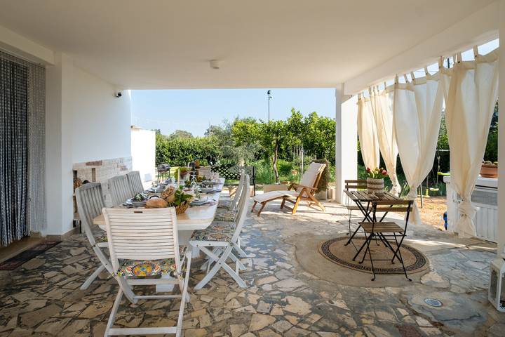 Casa vacanza per 7 persone, con giardino, adatto a famiglie con bambini in Salento