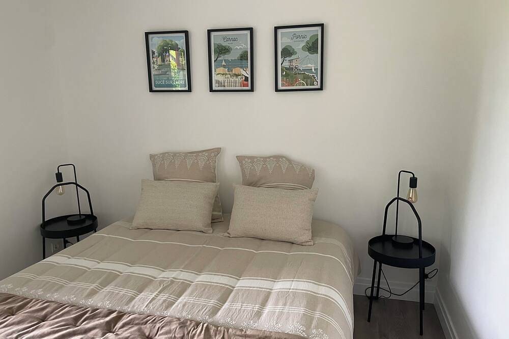 Appartement entier, Gîte  tout confort, spacieux jardin avec piscine, proche de l'Erdre. in Sucé-sur-Erdre, Région de Nantes