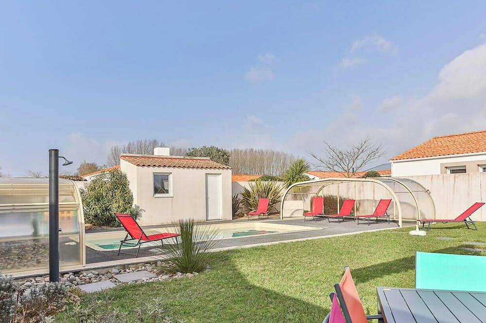 Charmante Maison Cosy avec Piscine Privée & Dôme – Proche Plages Vendée in Commequiers, Vallée de la Loire