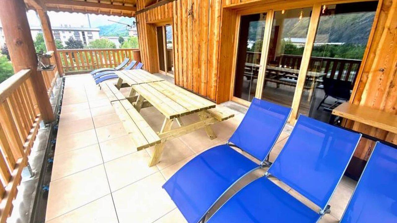 Entire holiday apartment, Ferienwohnung für 14 Personen (220 m²) in Saint-Jean-de-Maurienne in Saint-Jean-de-Maurienne, Saint-Jean-de-Maurienne region