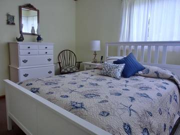 Vacation Home for 7 Guests in Roads End, Devils Lake (OR), Picture 3