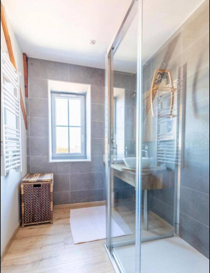 Gîte pour 8 personnes, avec jacuzzi et terrasse à Montaigut-le-Blanc - 4