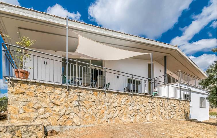 Villaharta Apartment with AC, Pool & Terrace in Villaharta, Sierra Morena