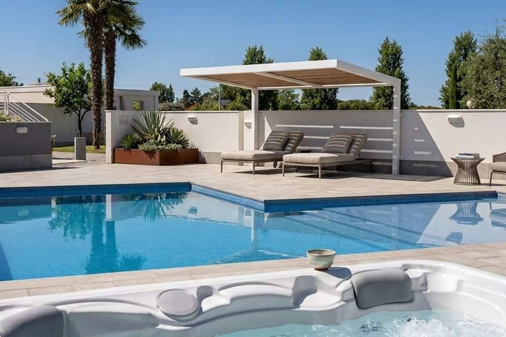 Ganze Wohnung, Venedig 30 Minuten App. in Landvilla mit Schwimmbad im Garten von 10.000 m in Casalserugo, Padua Provinz