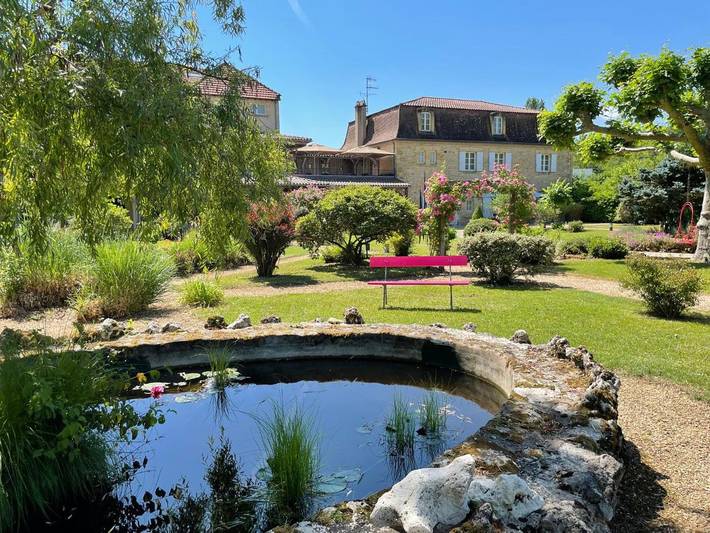 Hôtel pour 2 personnes, avec Jacuzzi et Terrasse ainsi que Jardin et Piscine