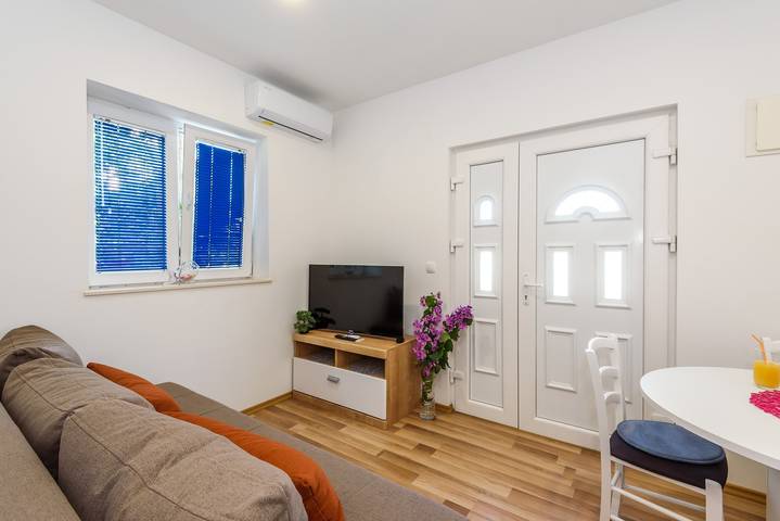 Ganze Wohnung, Apartment Đego in der Nähe von Ploce, Flussufer, Parkplatz in Rogotin, Dubrovnik-Neretva