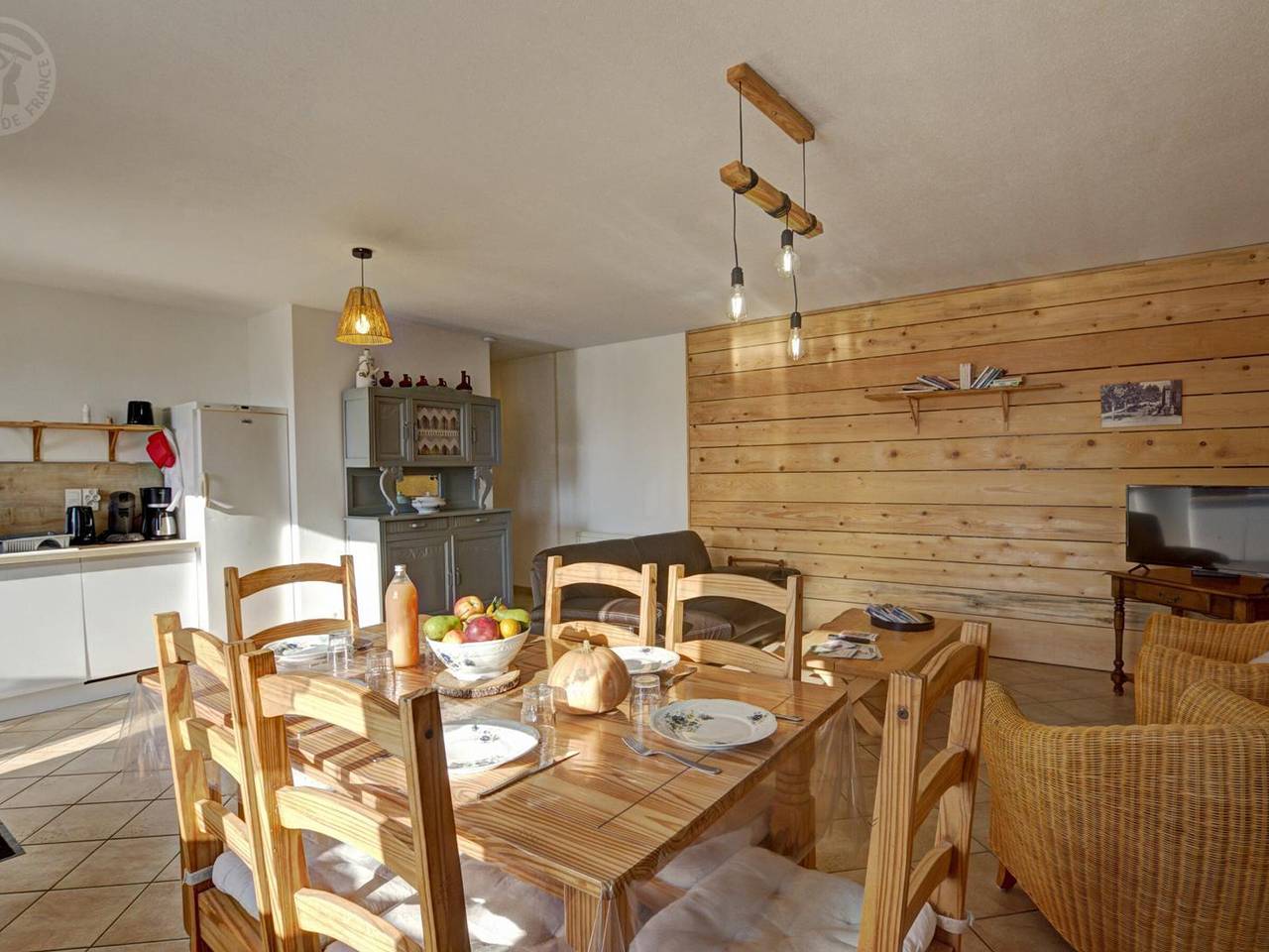 Gîte rural avec jardin et jeux pour enfants in Saint-Romain-en-Jarez, Loire