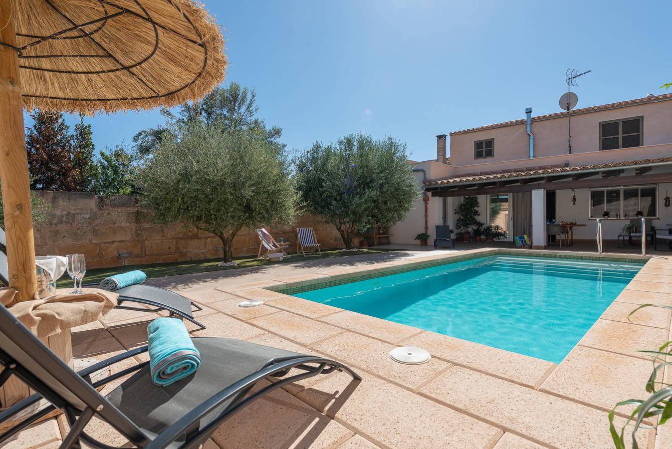 Ca Ses Nines - Acogedora casa de pueblo con piscina privada en el interior de Mallorca Wifi Gratis in Ariany, Interior de Mallorca