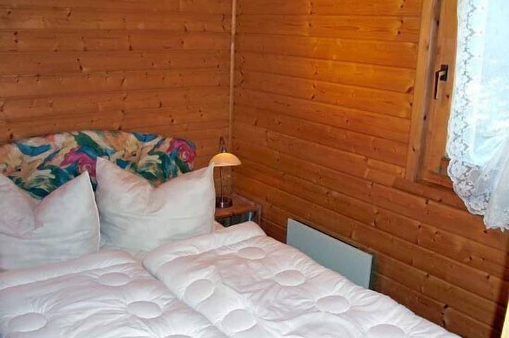 Bungalow für 4 Personen, mit Terrasse und Garten in Altenkirchen - 2