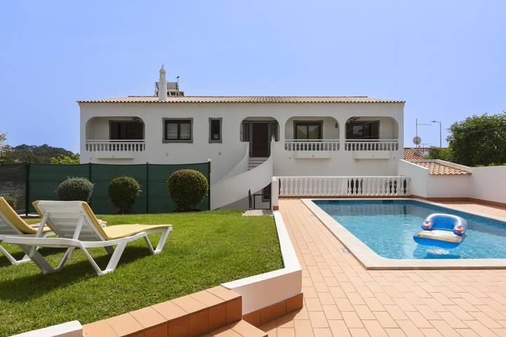 Holiday home for 8 people, with Balcony and Garden in Olhos de Água