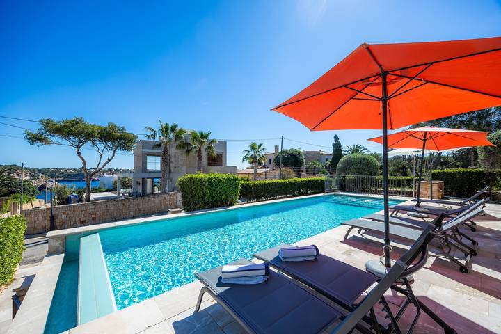 Ferienhaus für 8 Personen, mit Garten in Cala Llombards