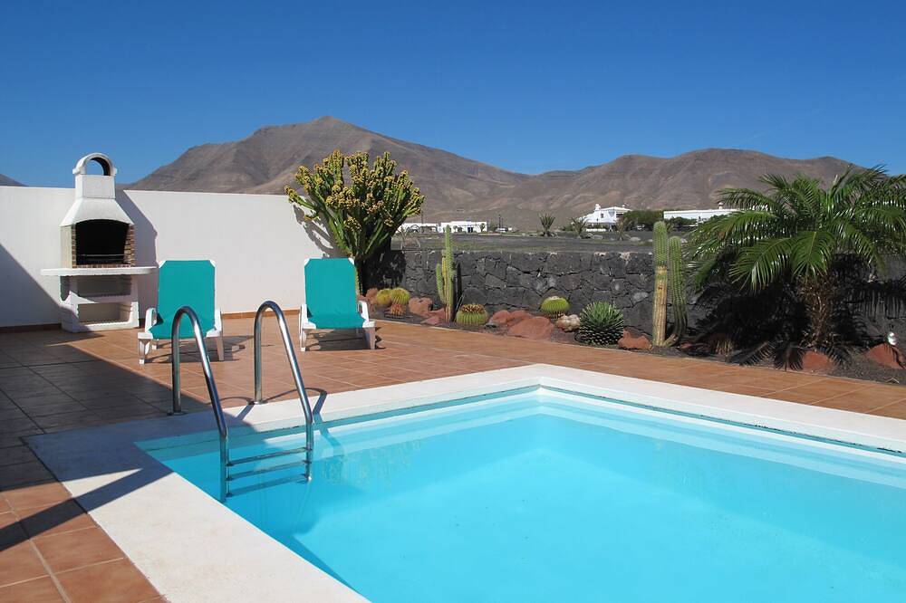Luxus-Villa: ein beheiztes Schwimmbad, Garten und der Nähe zu den Stränden in Playa Blanca, Yaiza