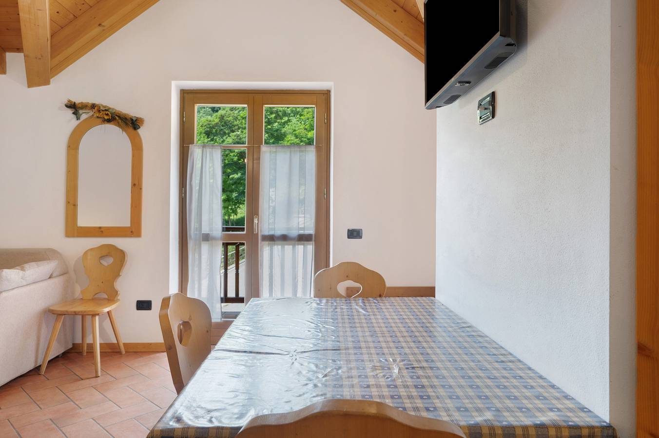 Entire apartment, Apartment 'Melina' with Mountain View, Shared Garden and Wi-Fi in Bozzana, Caldes