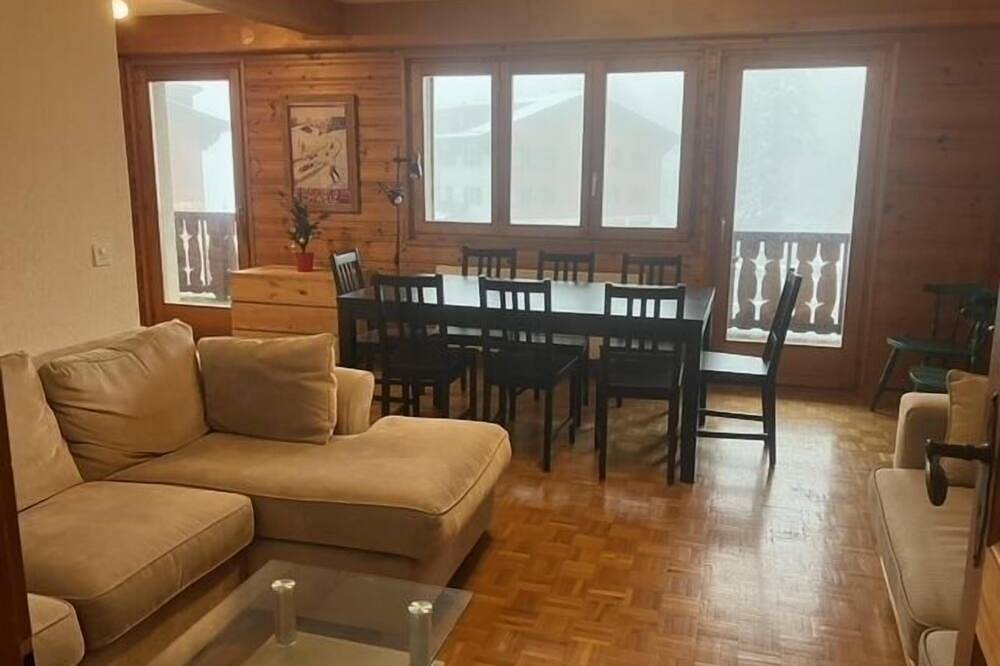 Die Wohnung befindet sich in idealer Lage am Place de la Barboleuse in Gryon, in der Nähe von Geschä in Gryon, Alpes Vaudoises