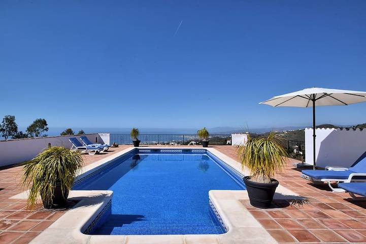 Ferienhaus für 6 Personen, mit Terrasse und Garten sowie Pool in Sayalonga