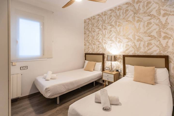 Ganze Wohnung, Ferienwohnung für 6 Personen mit Balkon in Barcelona Zentrum, Barcelona