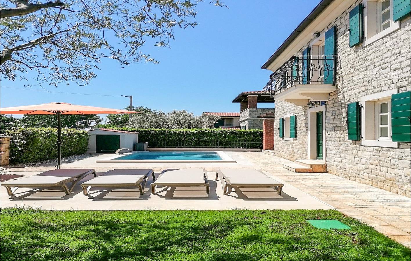 Charmante 2-Zimmer-Wohnung mit Pool, WLAN und Parkplatz in der Nähe von Kadumi in Grad Poreč, Porec und Umgebung