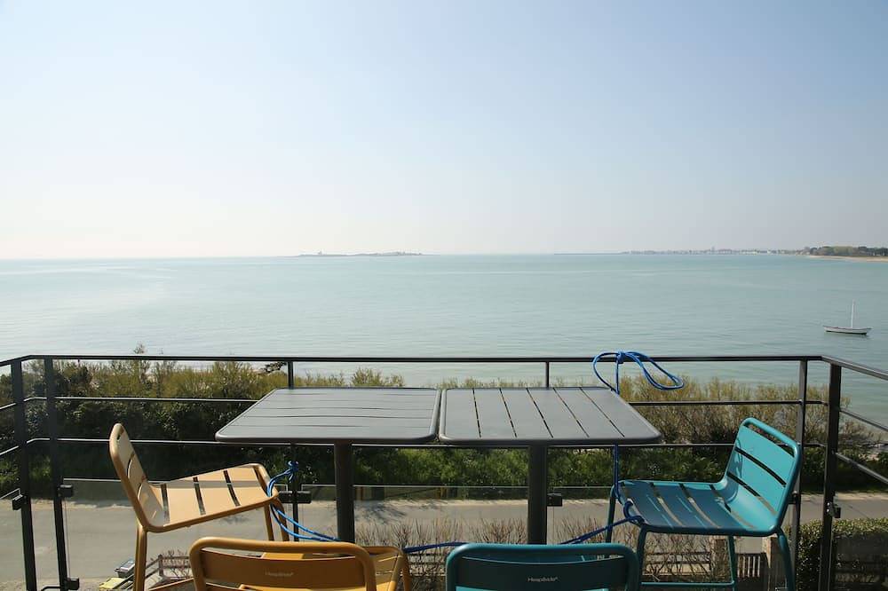 Entire apartment, La Dunette, a southern balcony facing the sea in Réville, Cherbourg region