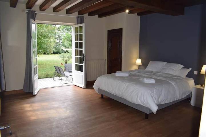Appartement entier, Le Grand Gîte **** - piscine-billard-baby-foot-cheminée - 14 pers in Huisseau-sur-Mauves, Vallée de la Loire