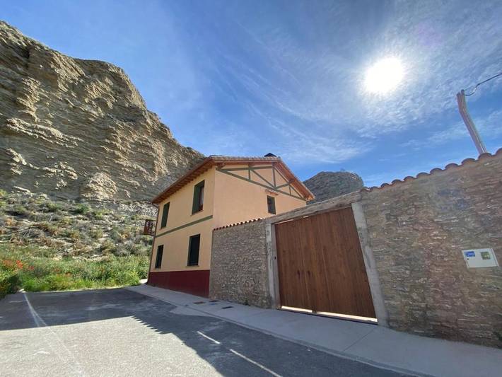 Casa rural para 9 personas, con Jacuzzi y Terraza además de Jardín y Vistas en Ribera Navarra