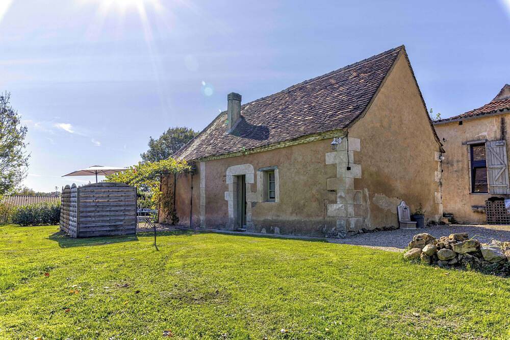 Petite maison en pierres - Terrasse - Parking - Piscine - Proche Bergerac in Saint-Sauveur (Dordogne), Périgord Pourpre