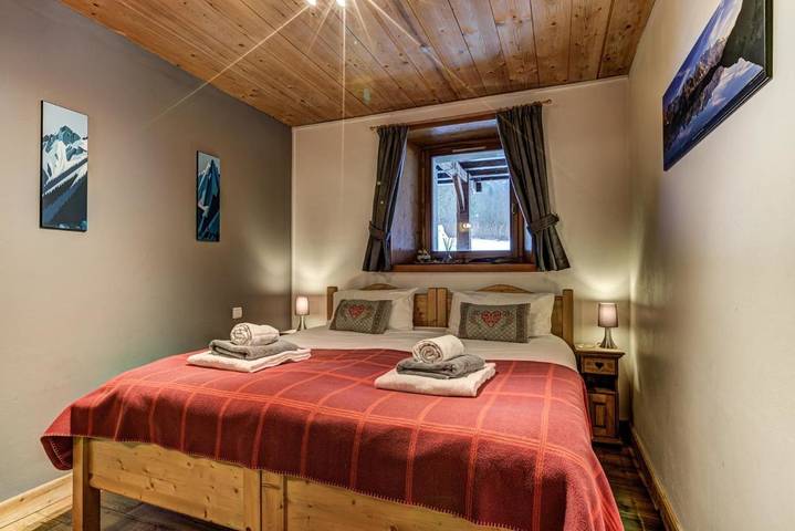 Chalet pour 4 personnes, avec jardin et terrasse ainsi que sauna et jacuzzi, animaux acceptés à Chamonix-Mont-Blanc - 3
