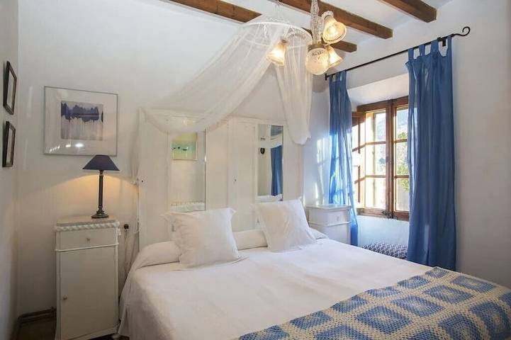 Exquisite Family Villa with Pool, Wifi, Sat Tv, Ac and Enchanting Outdoor Garden in Puerto de Sóller, Sóller