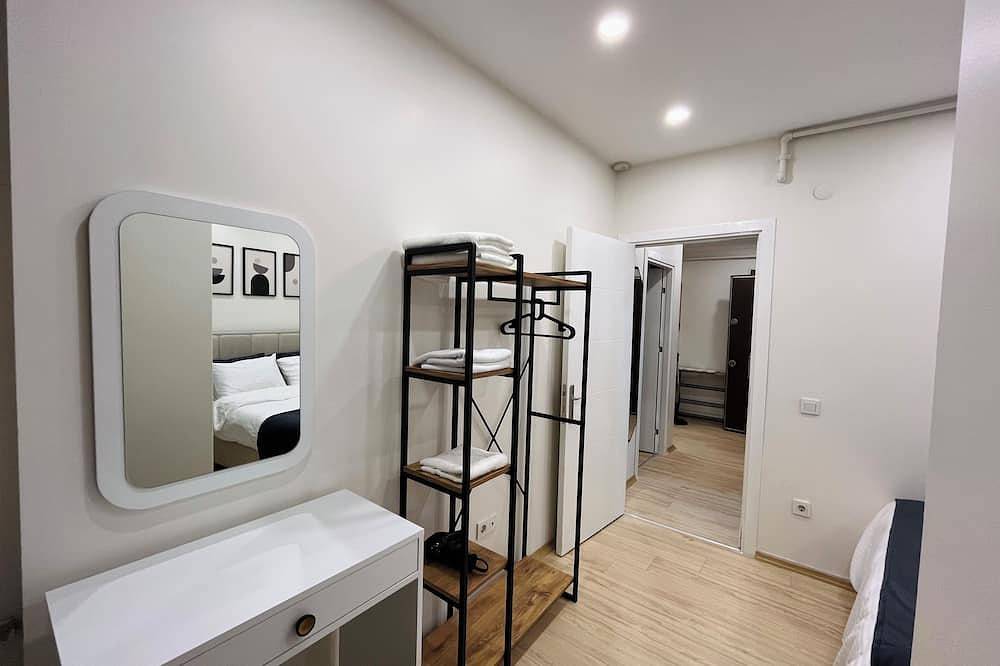 Entire apartment, Two-Bedroom Apartment in Taksim - No: 6 in Beyoğlu, Istanbul