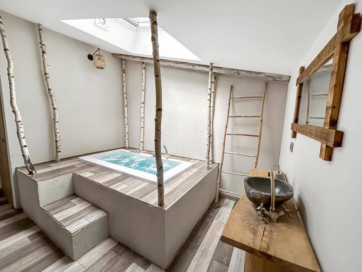 Appartement entier, One-Bedroom Apartment in Clermont-Ferrand, Parc naturel régional des Volcans d'Auvergne