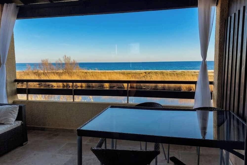 Entire apartment, Magnifique appartement avec sa terrasse vue sur mer in Marina d'Oru, Ghisonaccia
