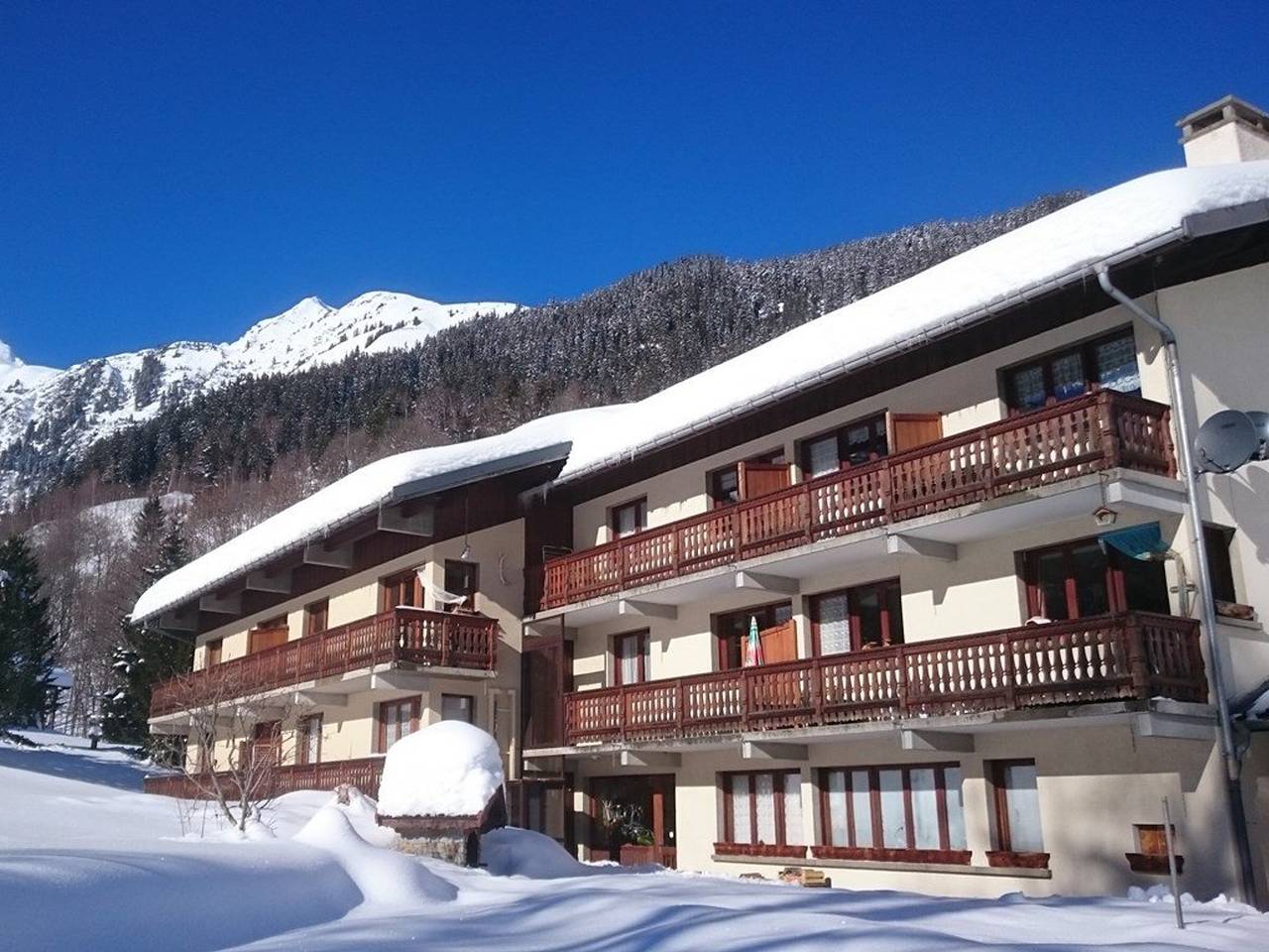 Entire studio, Ski-In/Ski-Out Apartment for 5 in Planay, Beaufort - Cozy, Family-Friendly, Perfect for Hikes in Beaufort (Rhône-Alpes), Albertville region