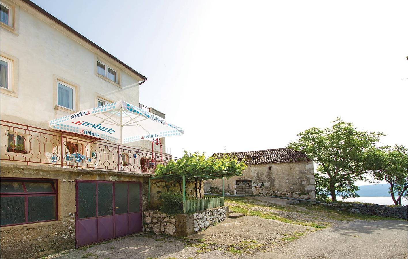 Ganze Ferienwohnung, Gemütliche 1-Zimmer-Wohnung mit Terrasse, WLAN und 1,5 km Entfernung zum Strand von Brsec in Moscenicka Draga, Primorje-Gorski Kotar