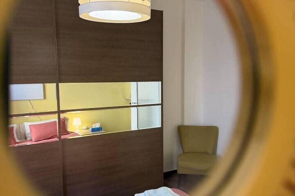 Appartamento intero, Trilocale moderno 2min Leonardo Academy, Centro in Sesto Calende, Comune di Sesto Calende