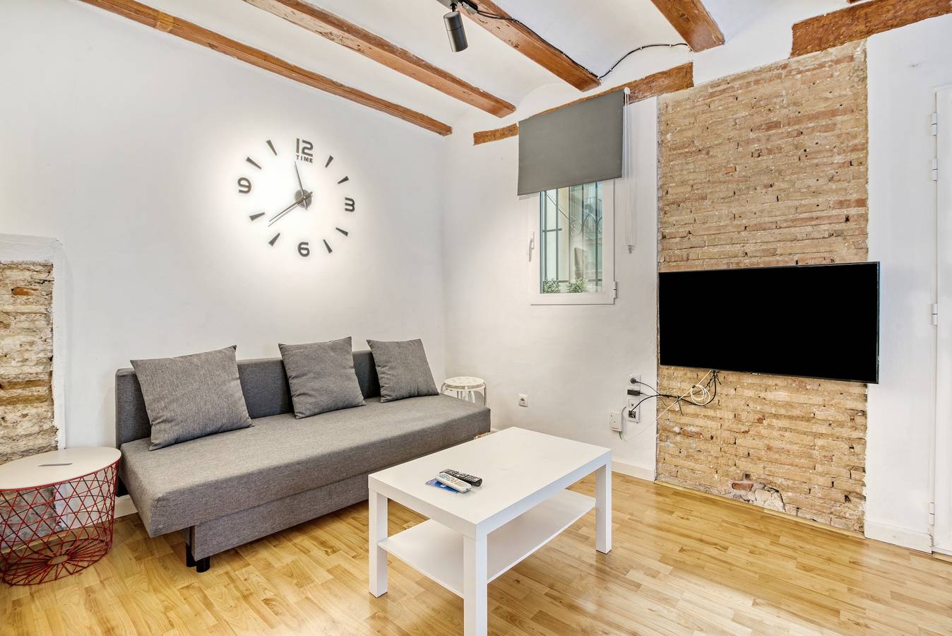 Entire apartment, Studio Apartment 'Mendoza' with Balcony, Wi-Fi and Air Conditioning in Valencia City Centre, Valencia