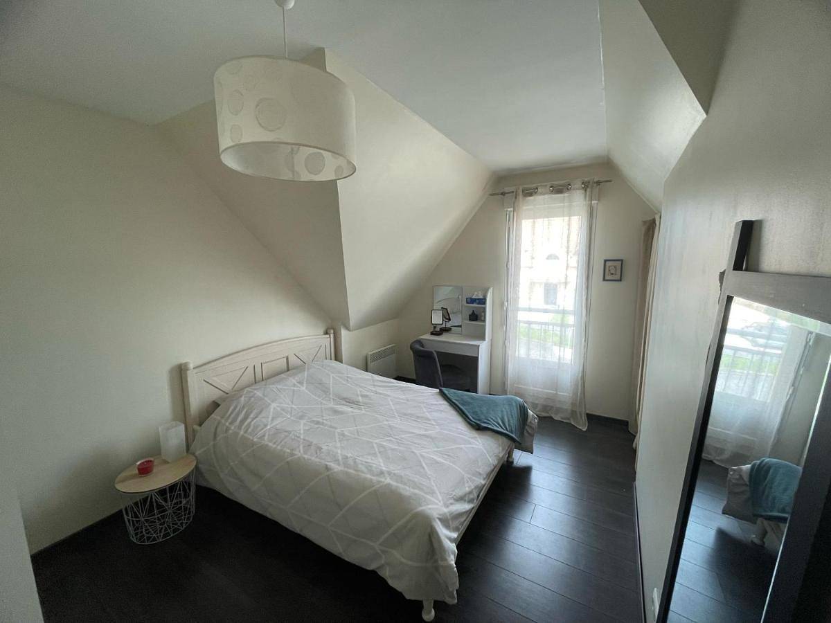 Standard Double Room with Shared Bathroom in Mulsanne, Sarthe