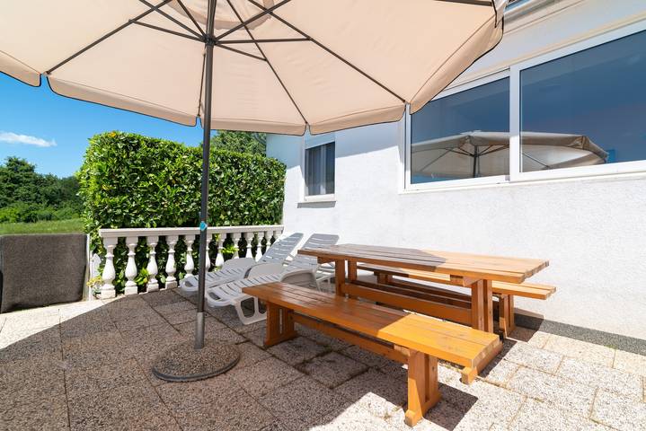 Ferienwohnung für 5 Personen, mit Balkon/Terrasse und Pool, mit Haustier in Porec und Umgebung