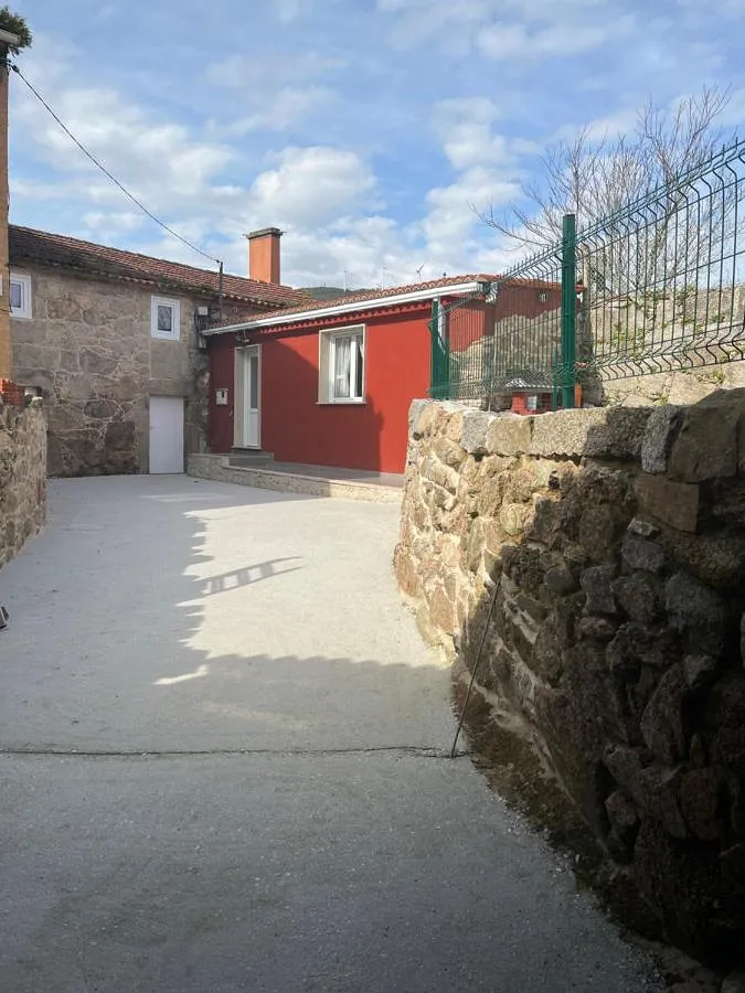 Casa de vacaciones para 4 personas, con piscina para niños y piscina además de vistas y jardín - 1
