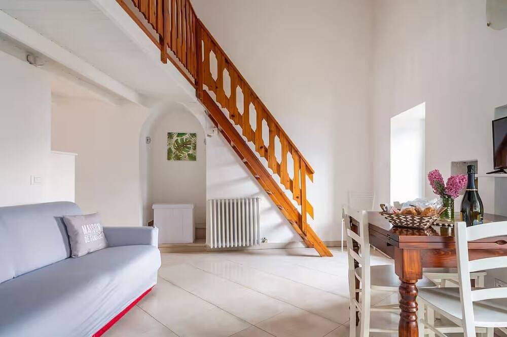 Ganze Wohnung, Wunderschöne Ferienwohnung Mit Seeblick Im Historischen Dorf Mit Patio in Marone, Gemeinde Marone
