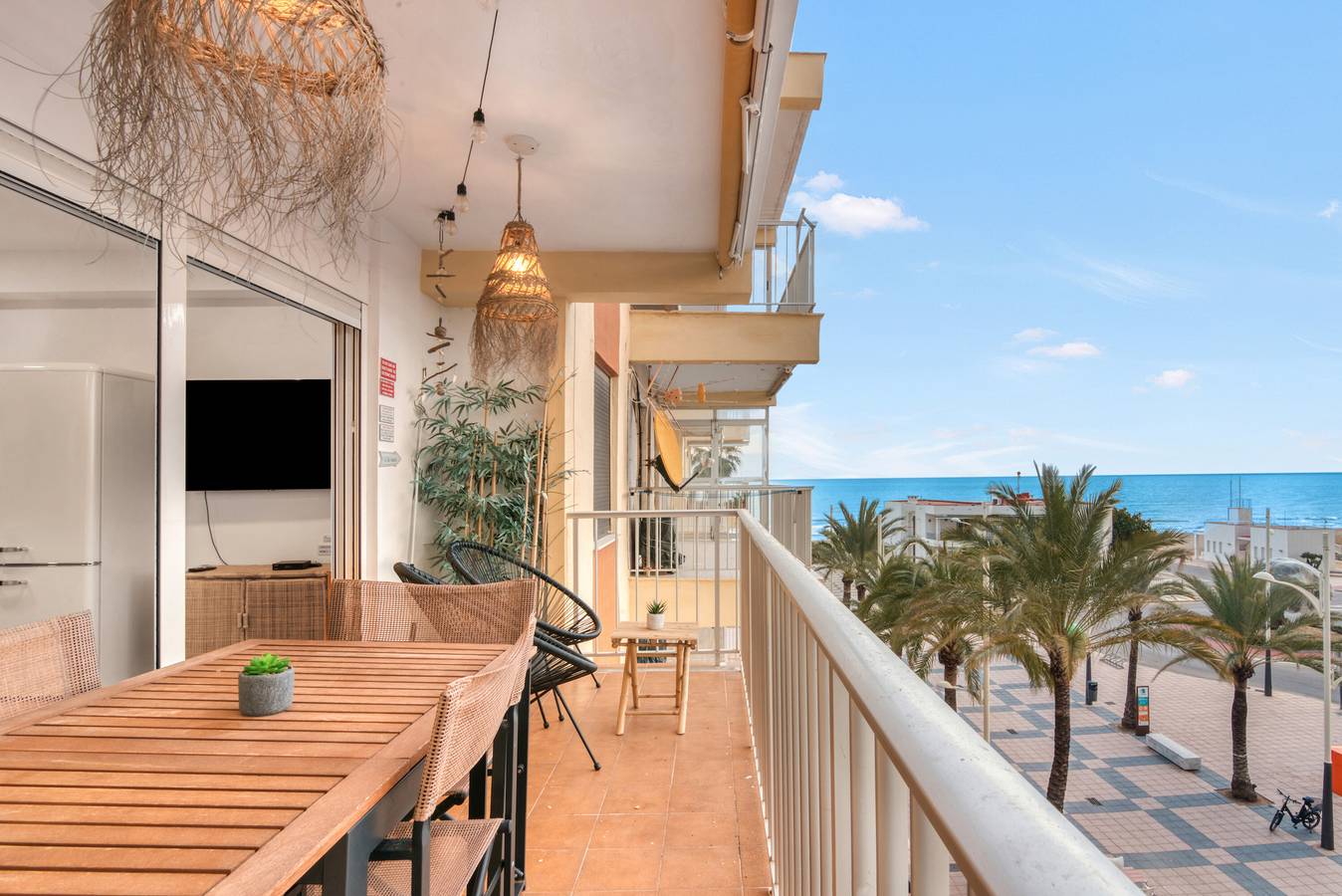 Apartamento entero, Apartamento 'Ximoapartments' con balcón, Wi-Fi y aire acondicionado in Oliva, Costa de Valencia