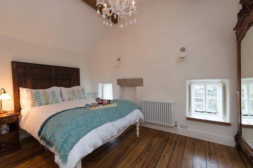 Charming, Stylish And Fabulously Comfortable 250 Year Old Cottage in Wirksworth, Derbyshire