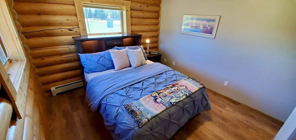 Golfcourse Getaway - Spacious and Relaxing Log Home in Anaconda-Deer Lodge County, Deer Lodge County