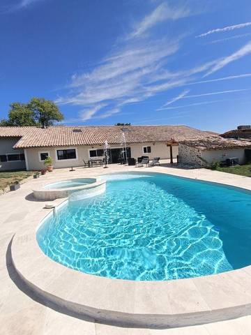 Location de vacances pour 3 personnes, avec piscine et sauna ainsi que jardin et jacuzzi à Bazas