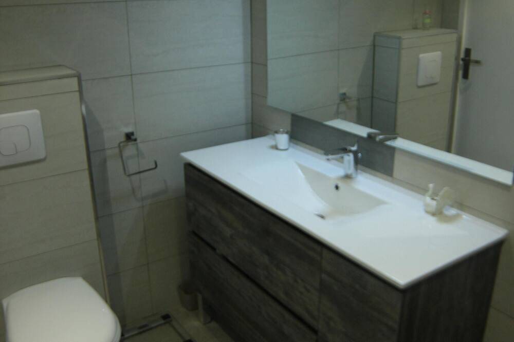 Apartamento entero, Villa en planta baja con piscina a 10 minutos de las playas y circuito castellet in Ceyreste, Marsella region